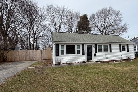 15 Rosedale Dr Bristol RI 02809