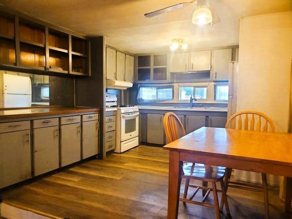 1346 Newport Ave. B17