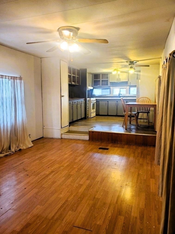 1346 Newport Ave. B17