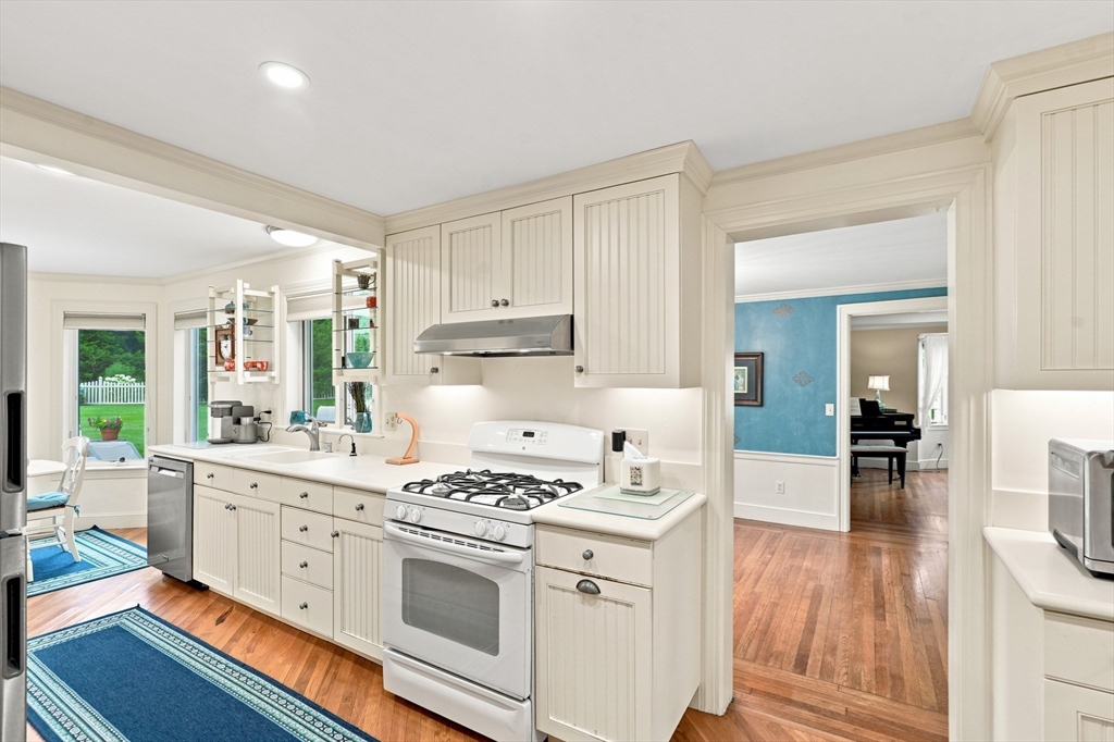 142 Ferry Rd, Bristol, RI Photo #10