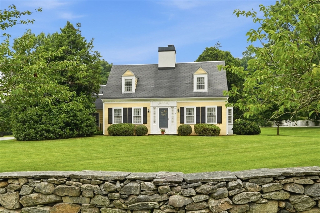 142 Ferry Rd, Bristol, RI Photo #1