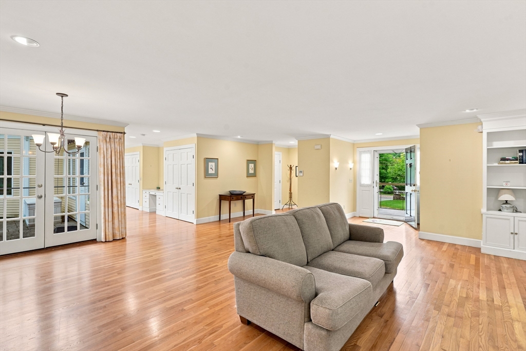 142 Ferry Rd, Bristol, RI Photo #17