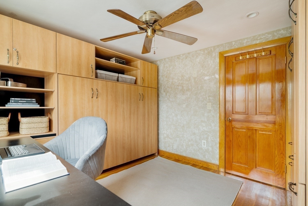 Medford, Massachusetts 02155, United States, 4 Bedrooms Bedrooms, ,3 BathroomsBathrooms,Residential,Active,147907