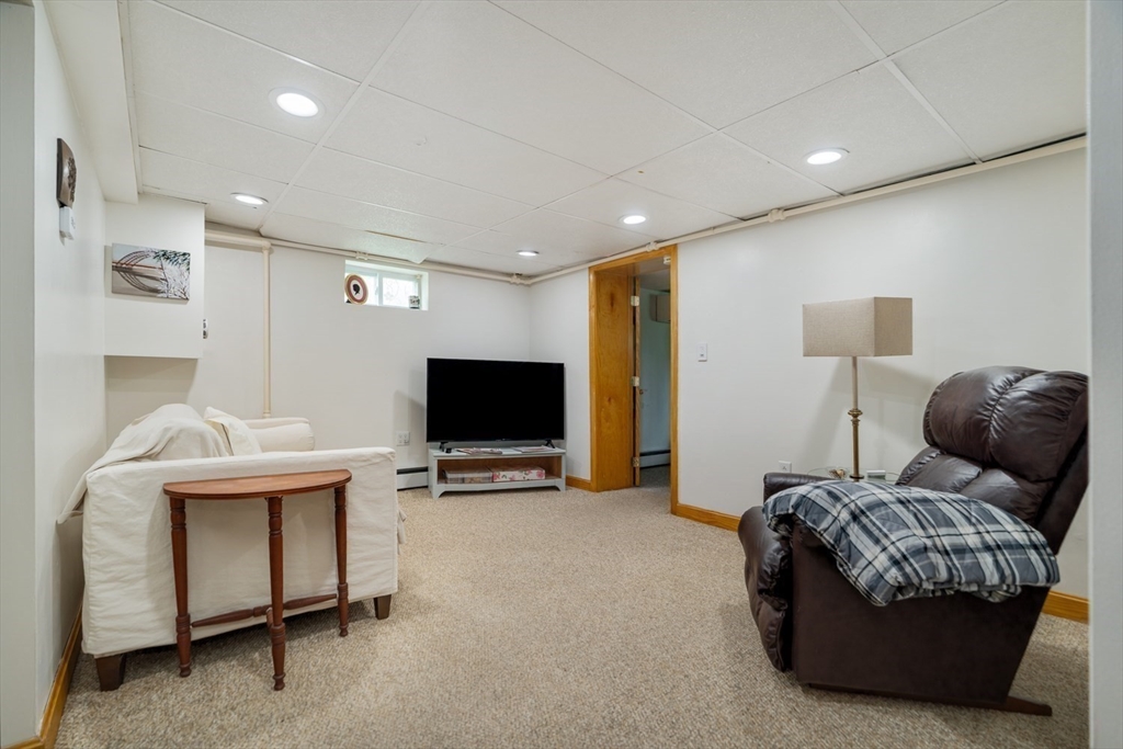 Medford, Massachusetts 02155, United States, 4 Bedrooms Bedrooms, ,3 BathroomsBathrooms,Residential,Active,147907