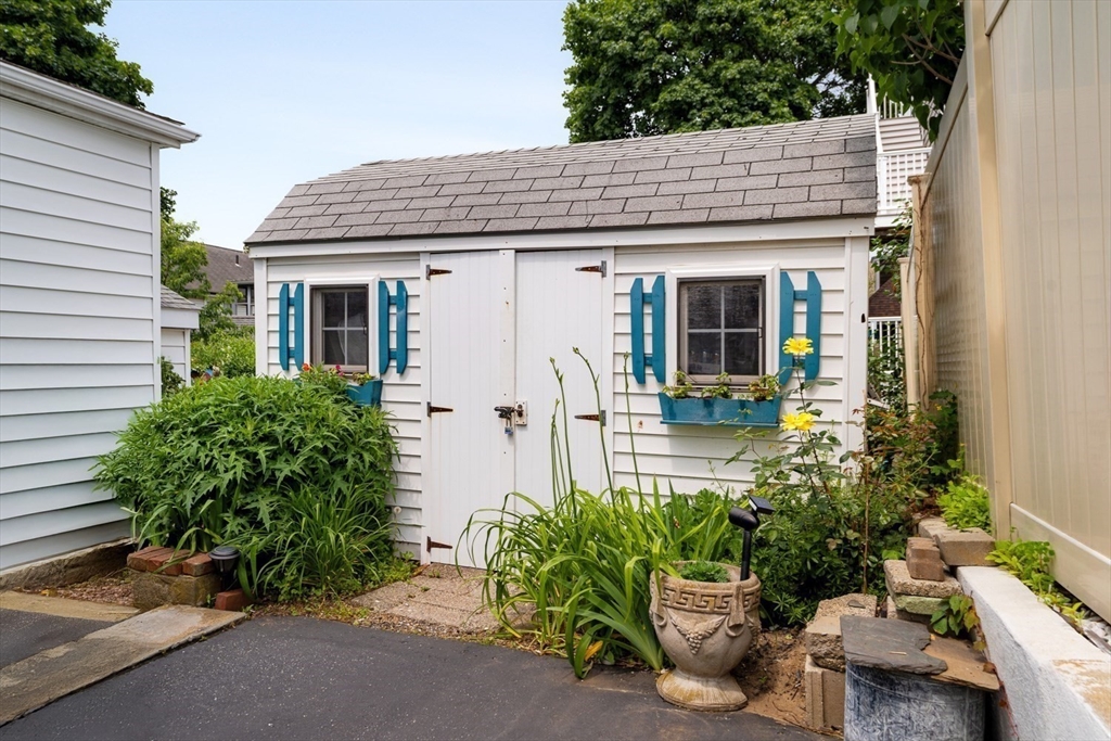 Medford, Massachusetts 02155, United States, 4 Bedrooms Bedrooms, ,3 BathroomsBathrooms,Residential,Active,147907