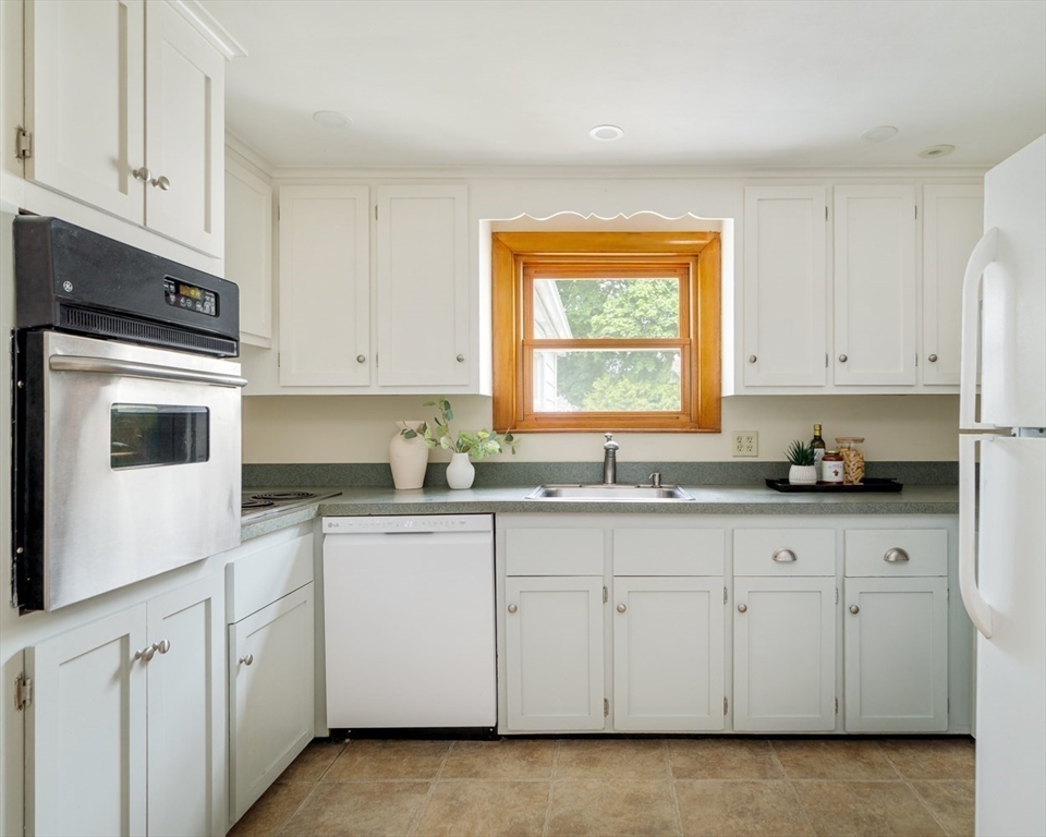 Medford, Massachusetts 02155, United States, 4 Bedrooms Bedrooms, ,3 BathroomsBathrooms,Residential,Active,147907