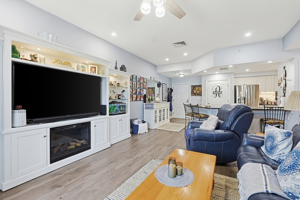 501 Commerce Dr 308