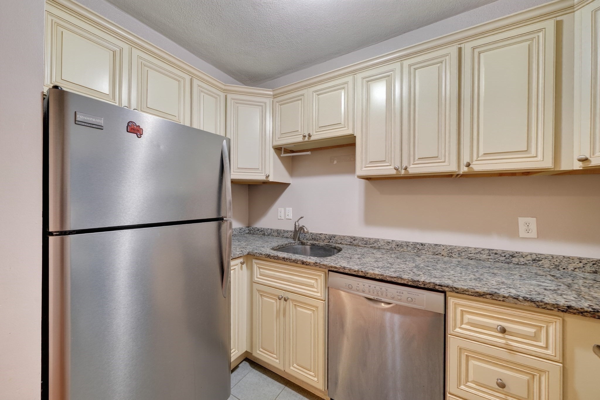 65 Hemenway St 6