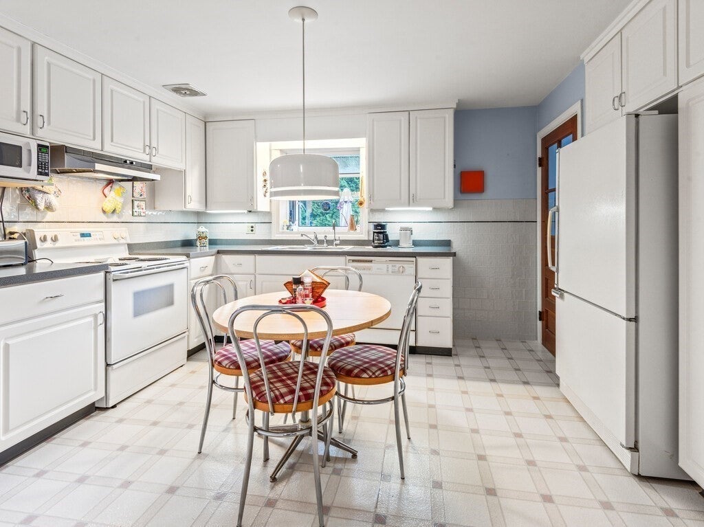 230 Brattle St, Holden, MA, 230 Brattle St, Holden, MA Photo #4