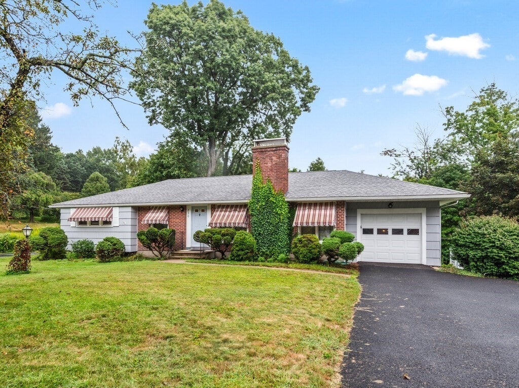 Photo of 230 Brattle St, Holden, MA