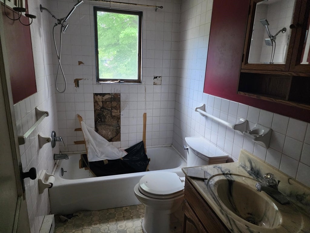 267 Morgan Rd, West Springfield, MA Photo #8