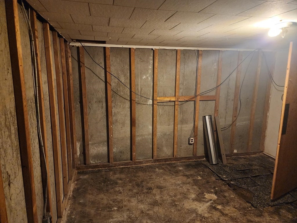 267 Morgan Rd, West Springfield, MA Photo #11