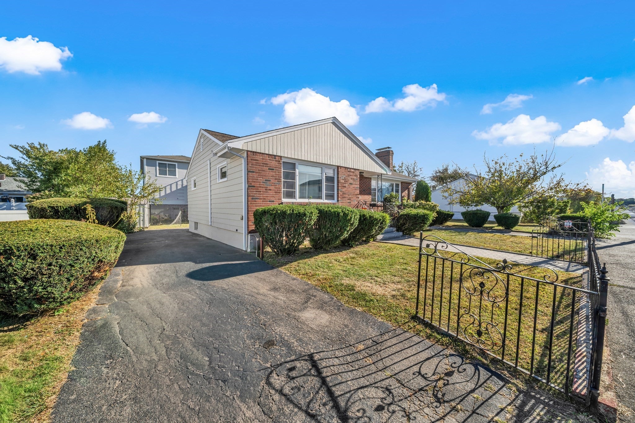 45 Sigourney St