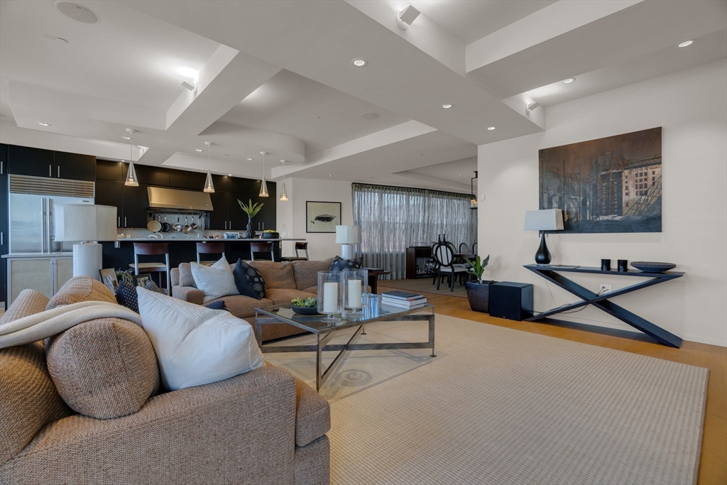 1166 Washington St 704-6