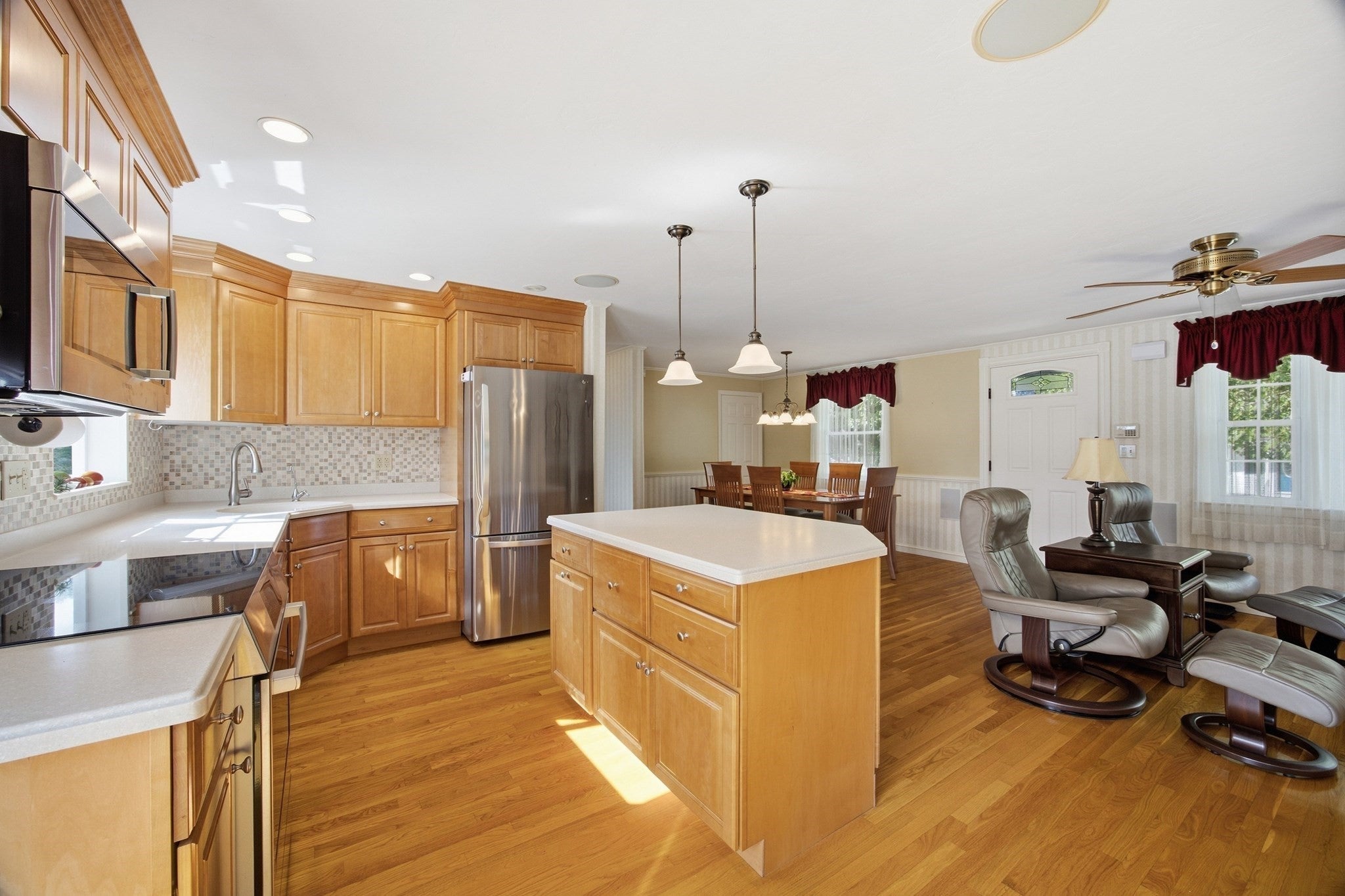 17 Grove Ave, Holbrook, MA Photo #5