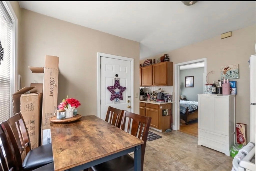 Photo of 35 Circular St, North Attleboro, MA