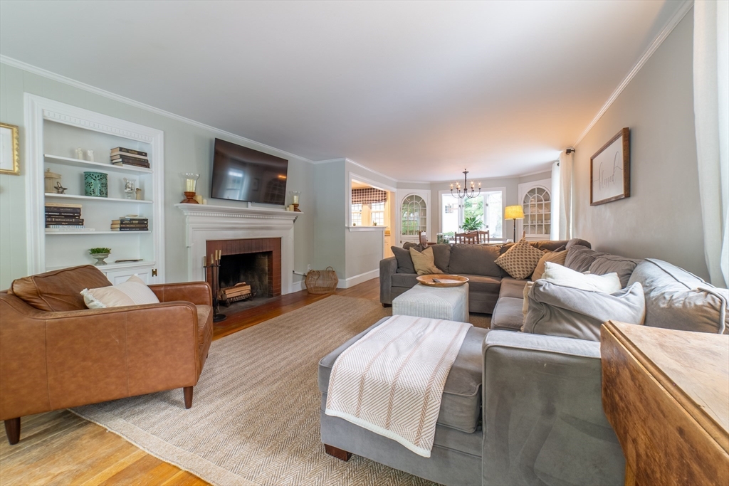 30 Veery Rd