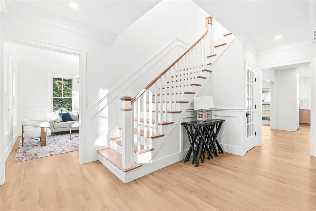 8 Oakdale Ave