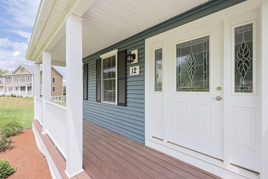 12 Oriole Dr