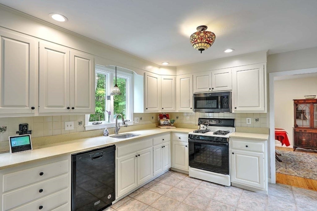 1 Greenwood Dr, Millis, MA, 1 Greenwood Dr, Millis, MA Photo #18