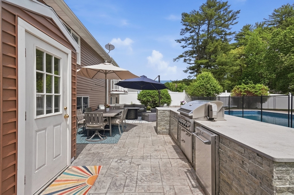 84 Patricia Ln