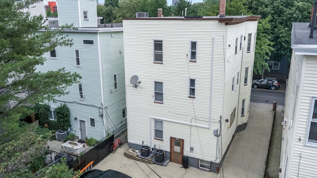 311-313 Cardinal Medeiros Ave