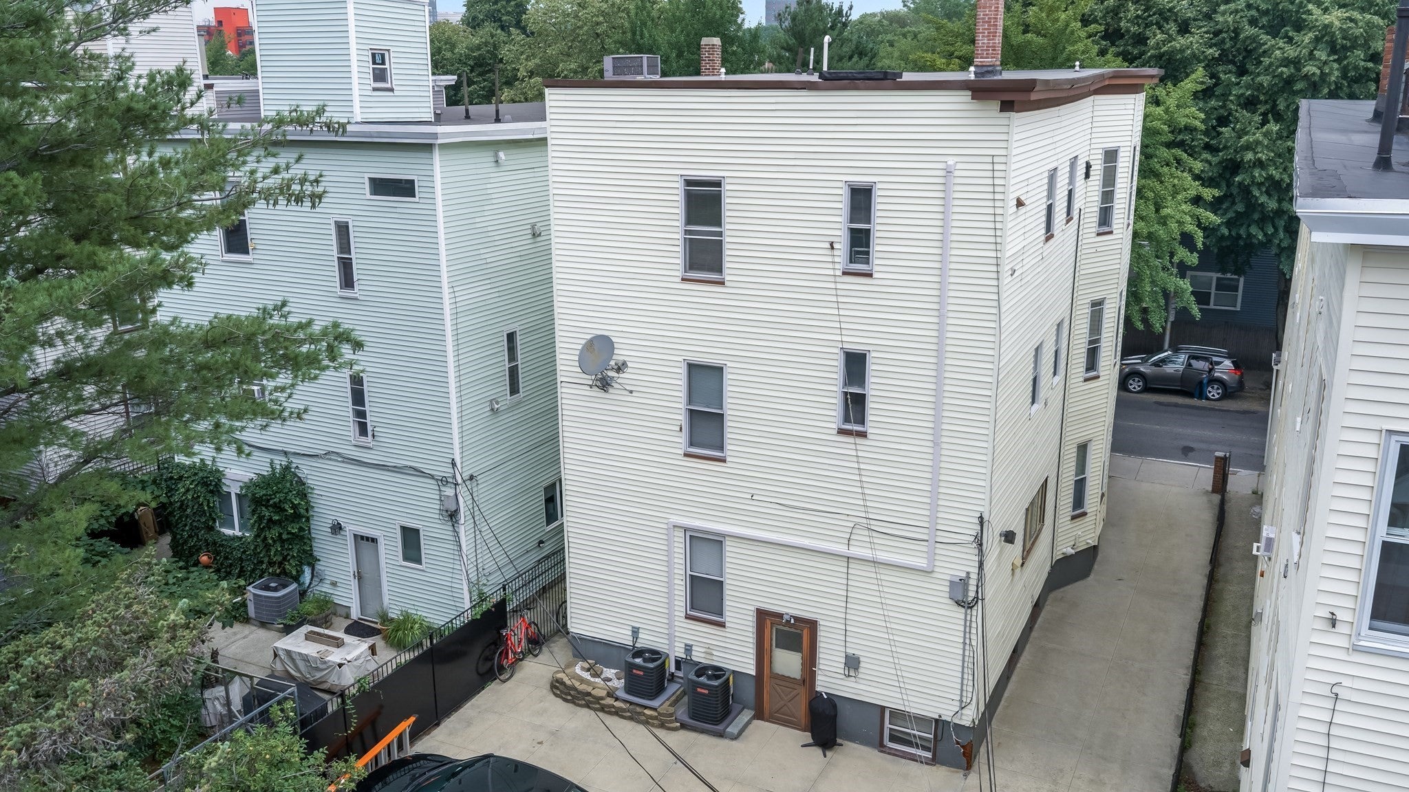 311-313 Cardinal Medeiros Ave