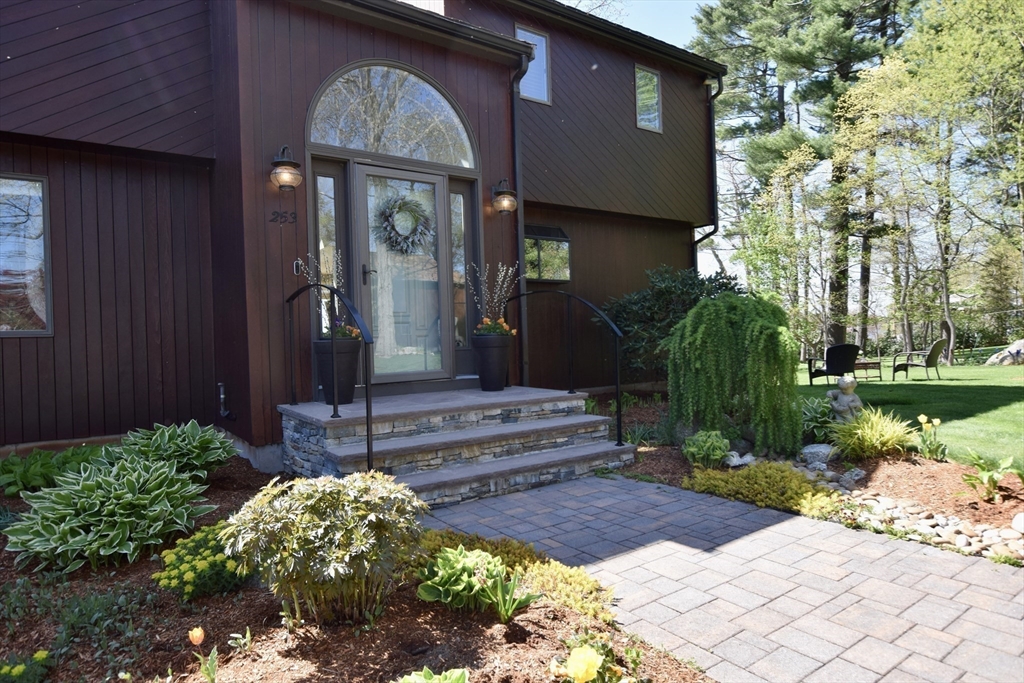 253 Middleboro Rd