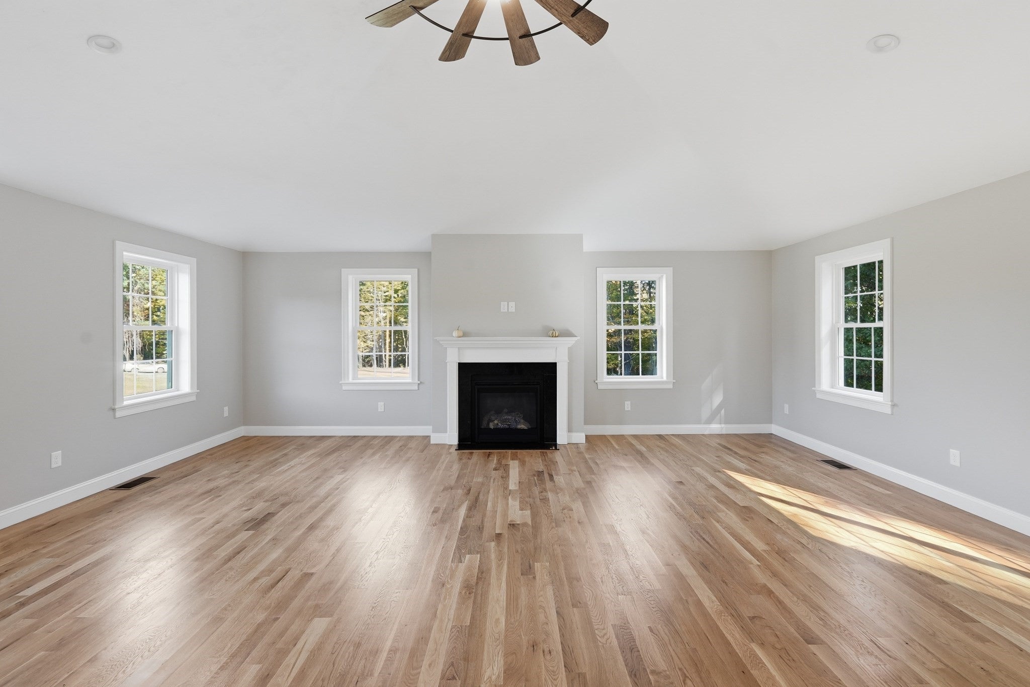 126 Townsend Harbor Rd, Lunenburg, MA, 126 Townsend Harbor Rd, Lunenburg, MA Photo #14