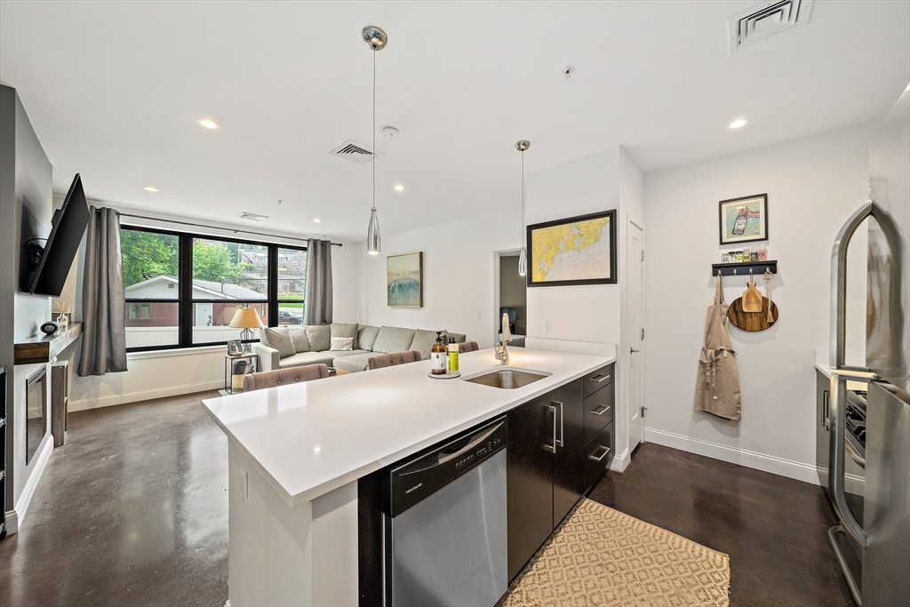 1 Brook Rd 207