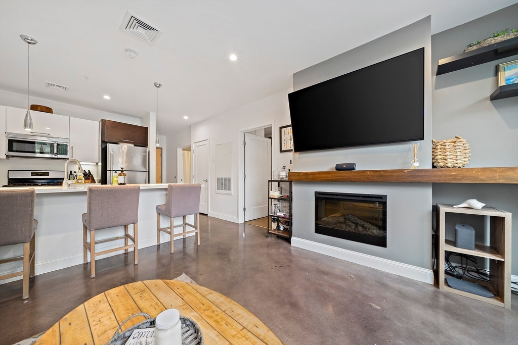 1 Brook Rd 207