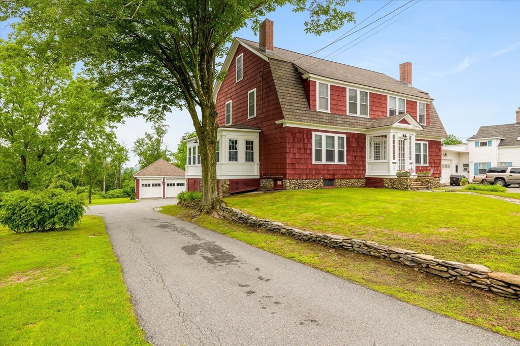 936 Main St