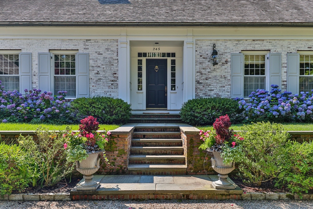 245 North Bay Road