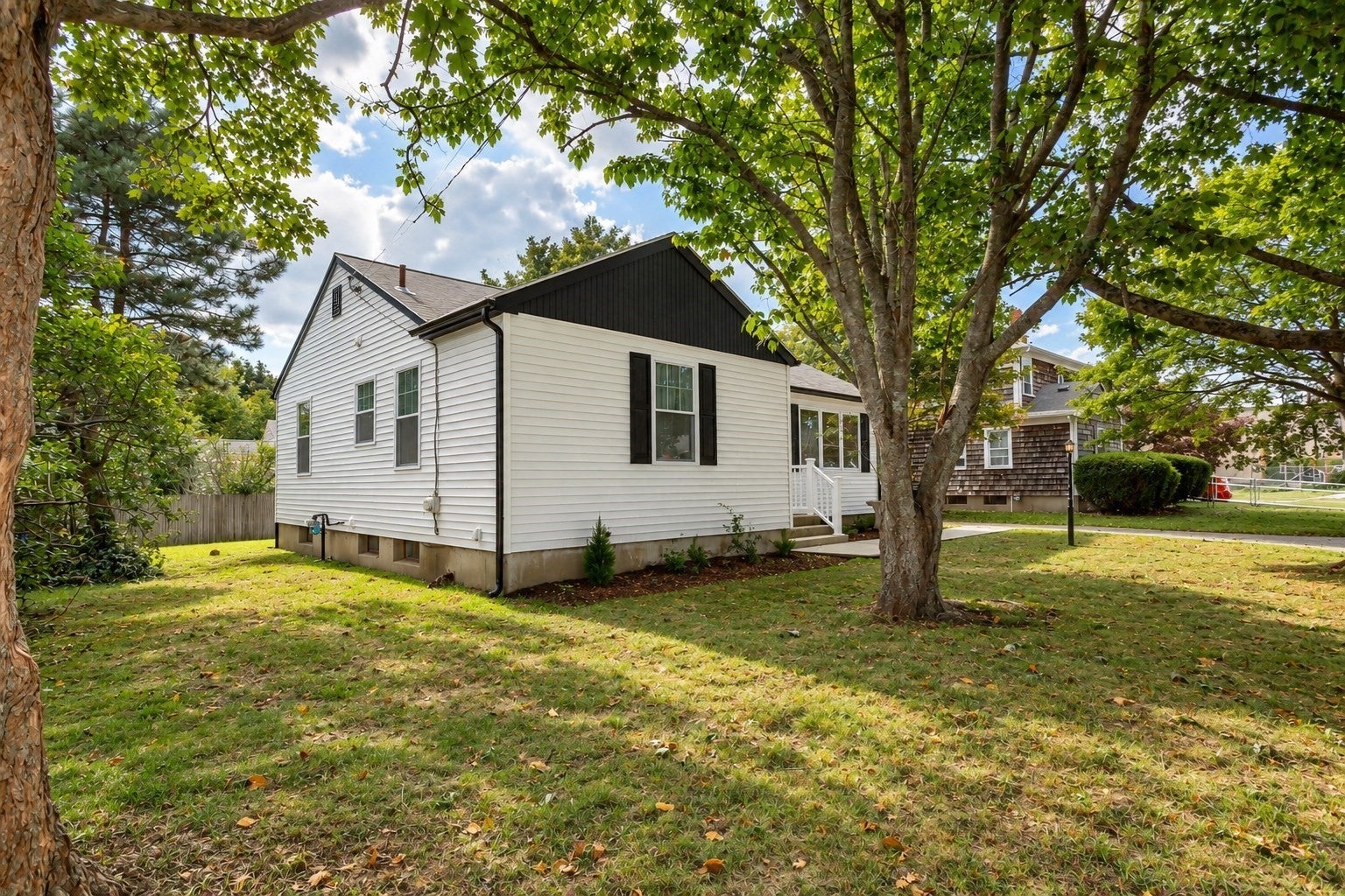 279 Caroline St