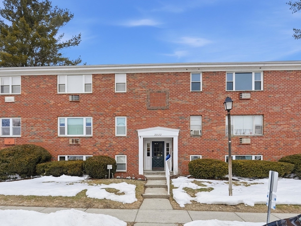 204 Regency Park Dr 204