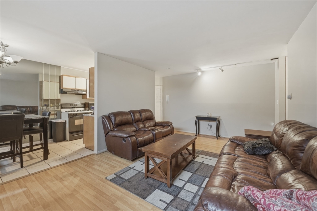 204 Regency Park Dr 204