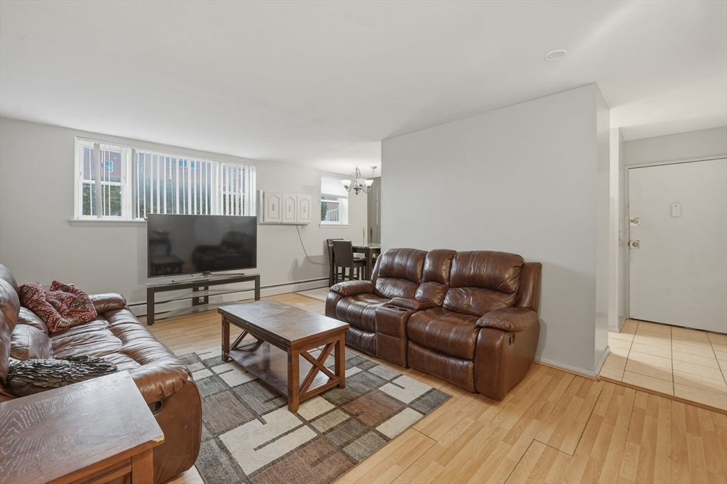 204 Regency Park Dr 204