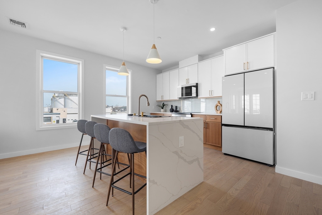 437-439 Chelsea Street 3R