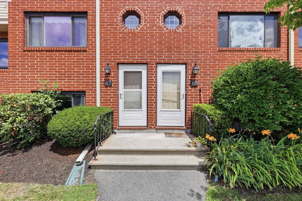 87 Sterling Ln 87