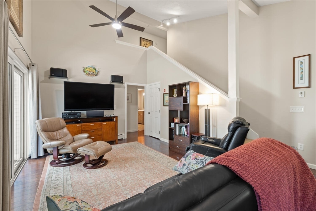 93 Edgemere Blvd 93