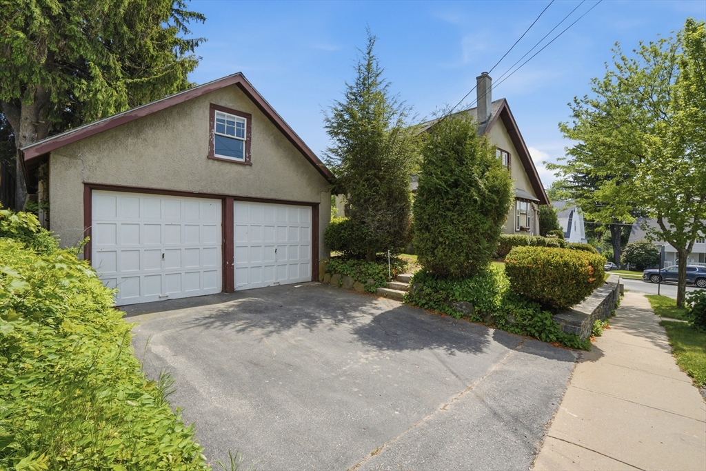 2 Jeppson Avenue