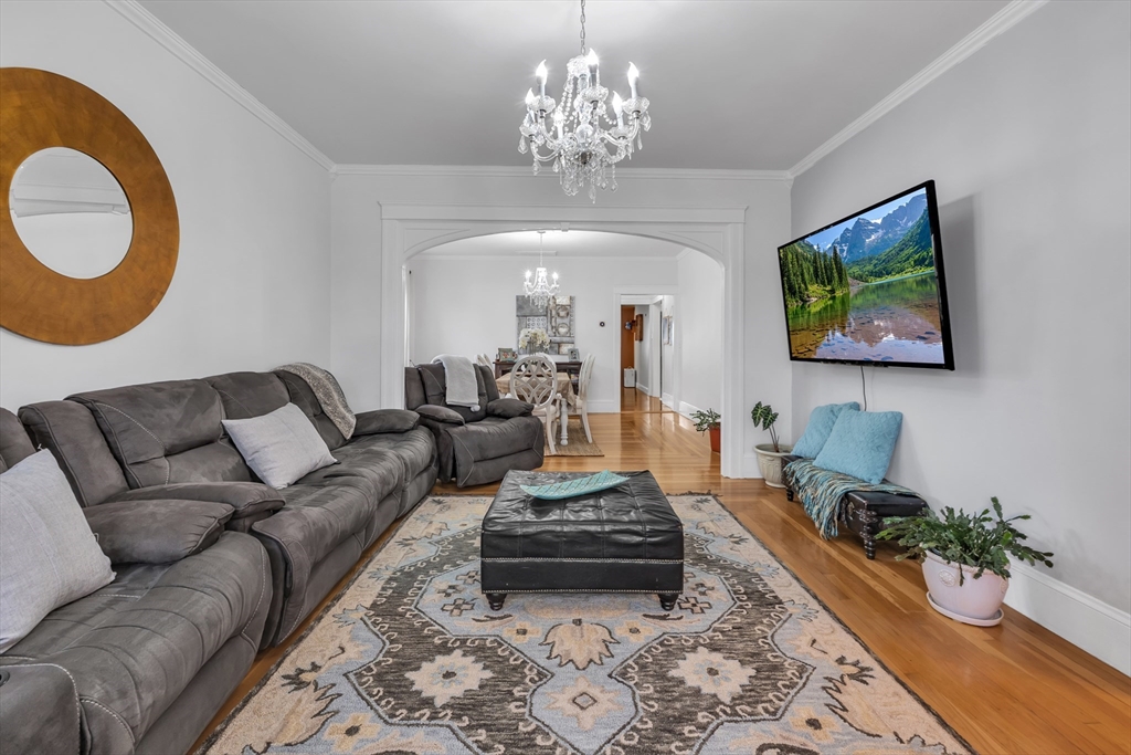 25 N Woodford Street