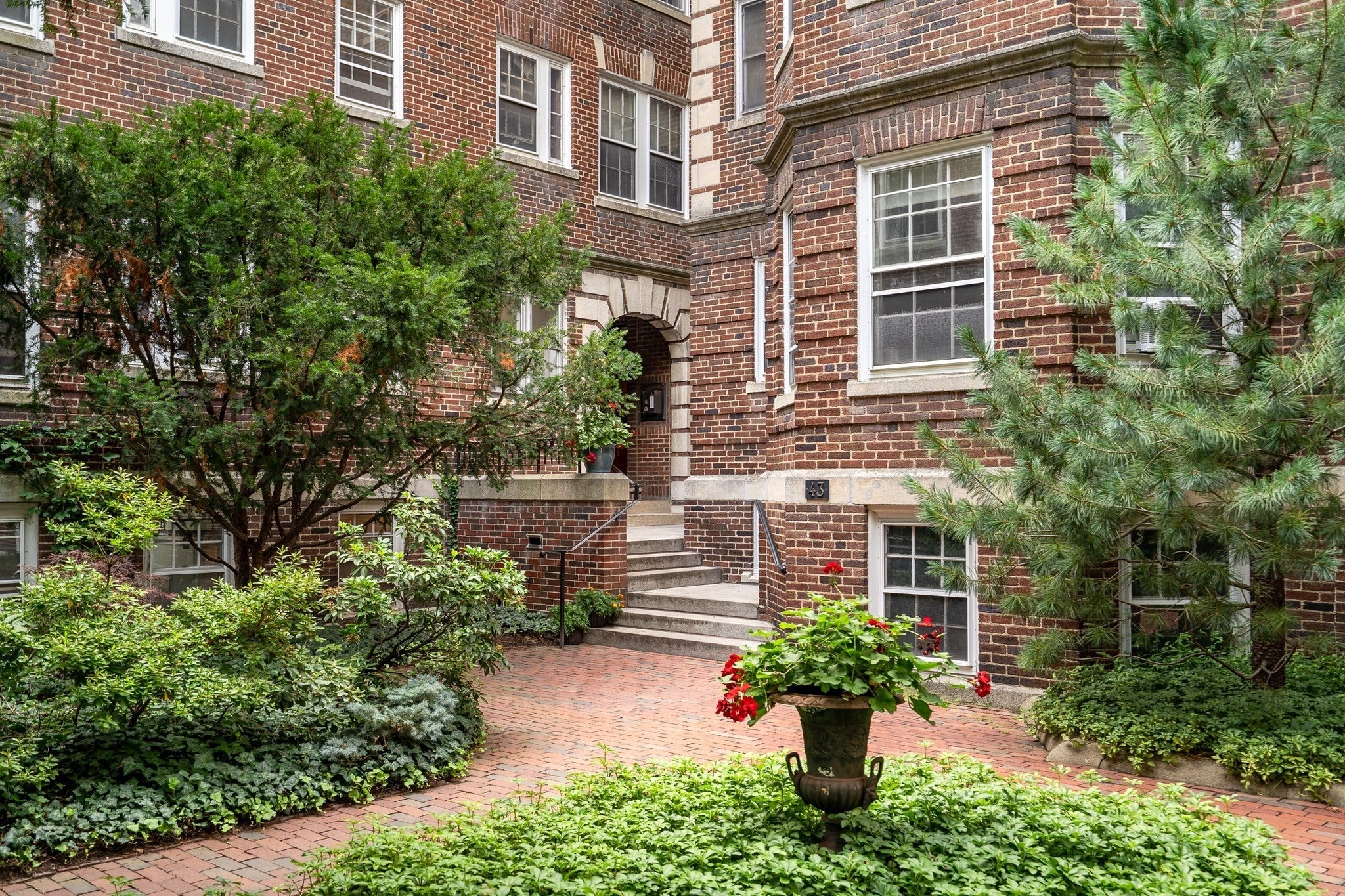 Photo of 43 Linnaean ST, Cambridge, MA