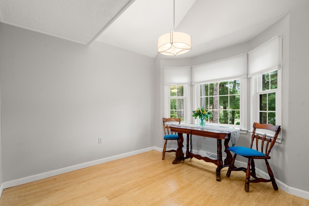 20 Hawthorne Vlg C