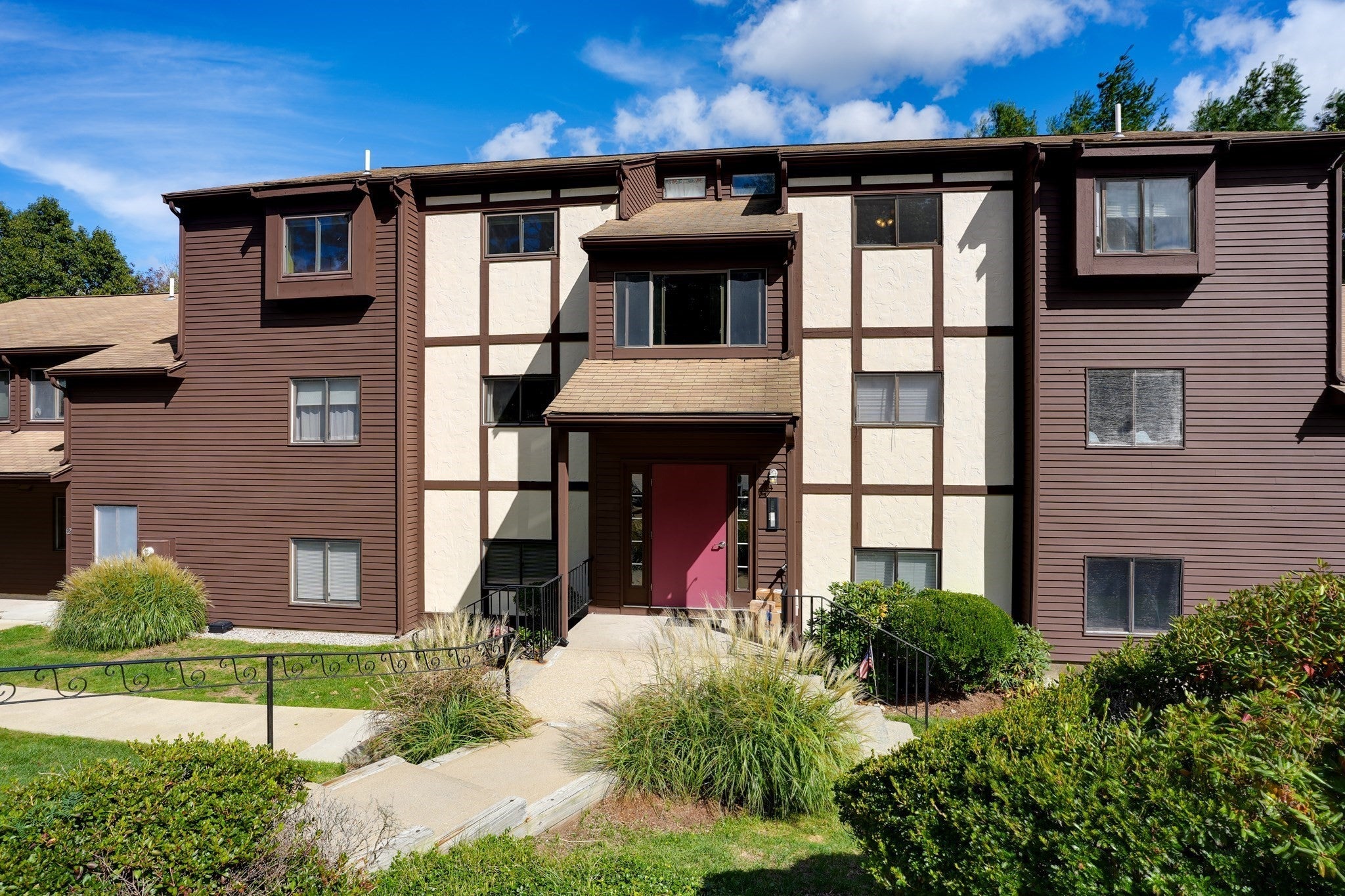 64 Highwood Dr 64
