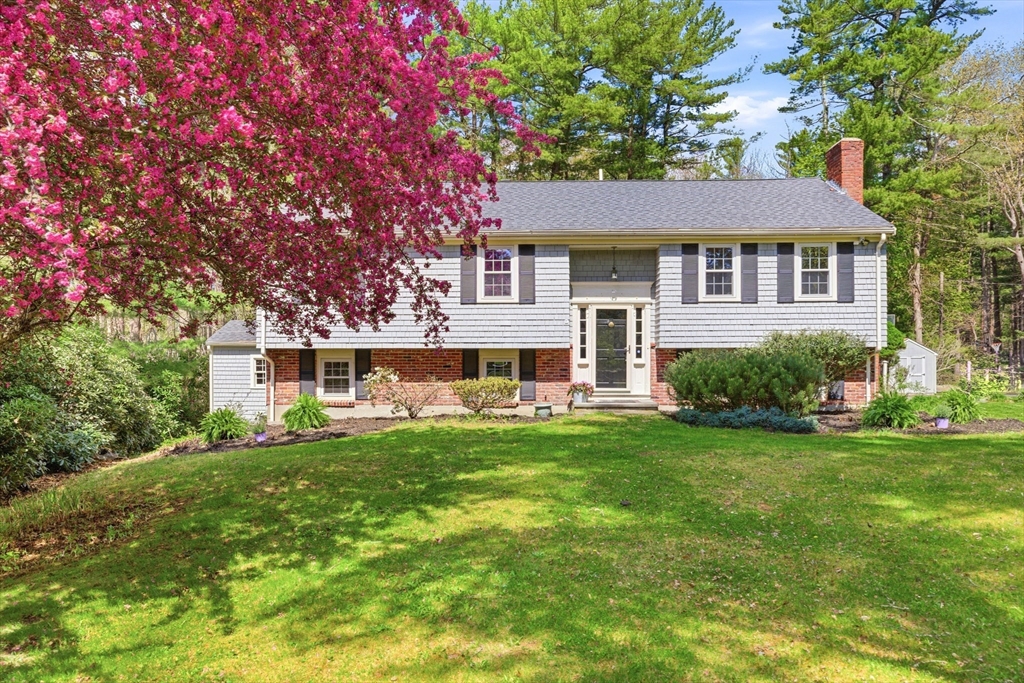 15 May Elm Ln, Norwell, MA Photo #2