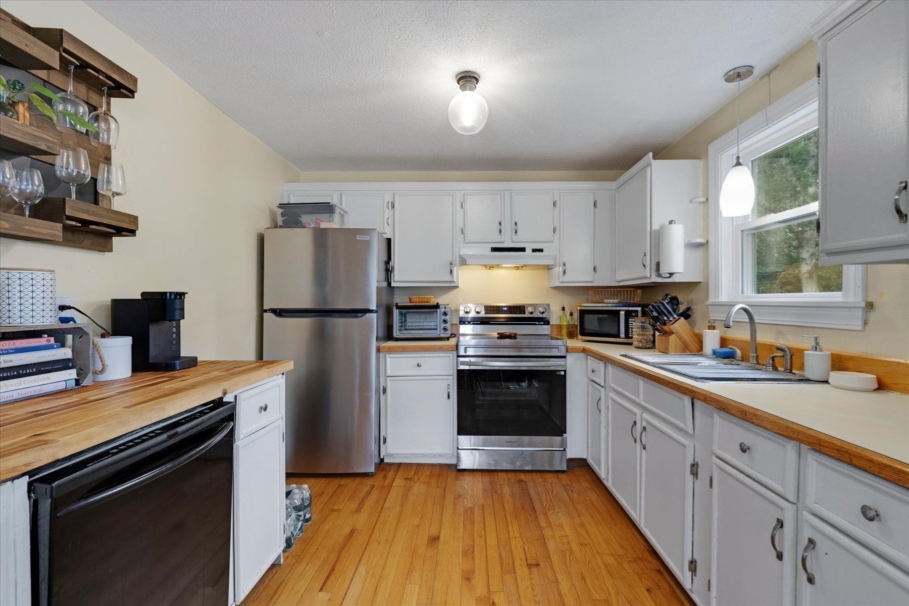 579 E Falmouth Hwy