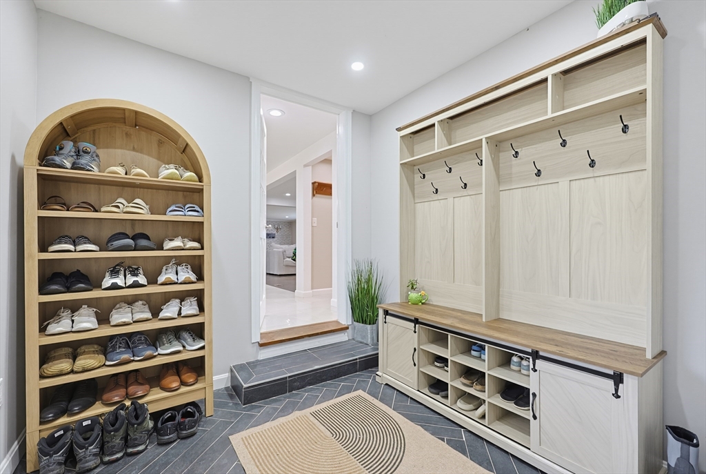 32 Falcon St