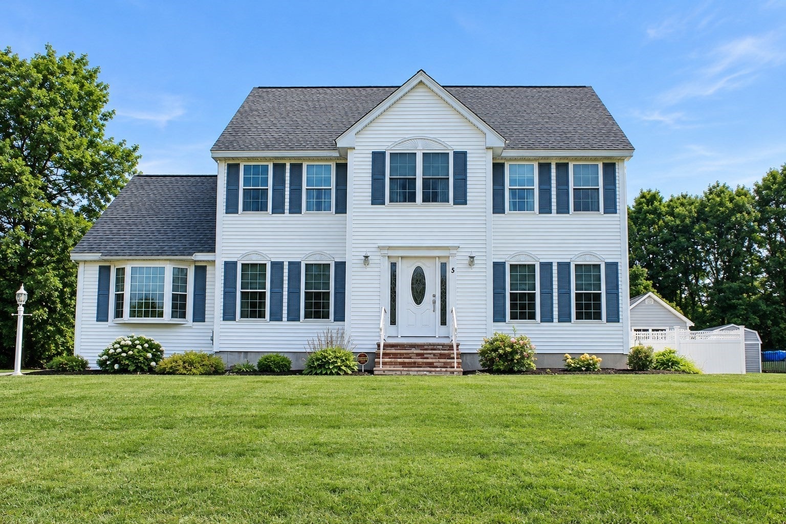 Photo of 5 Abbey Rd, Methuen, MA