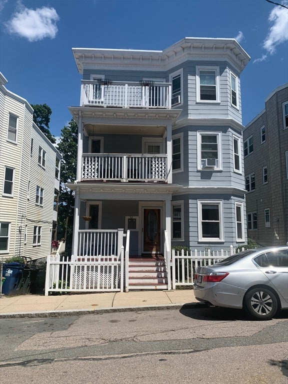 Click for 52 Percival St #1, Boston, MA slideshow
